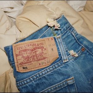 Light wash Levi 501 jean shorts